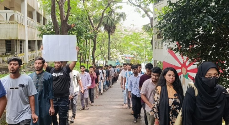 অপ্রতিম হত্যার বিচার ও ৪ দফা দাবিতে কুবিতে মৌন মিছিল